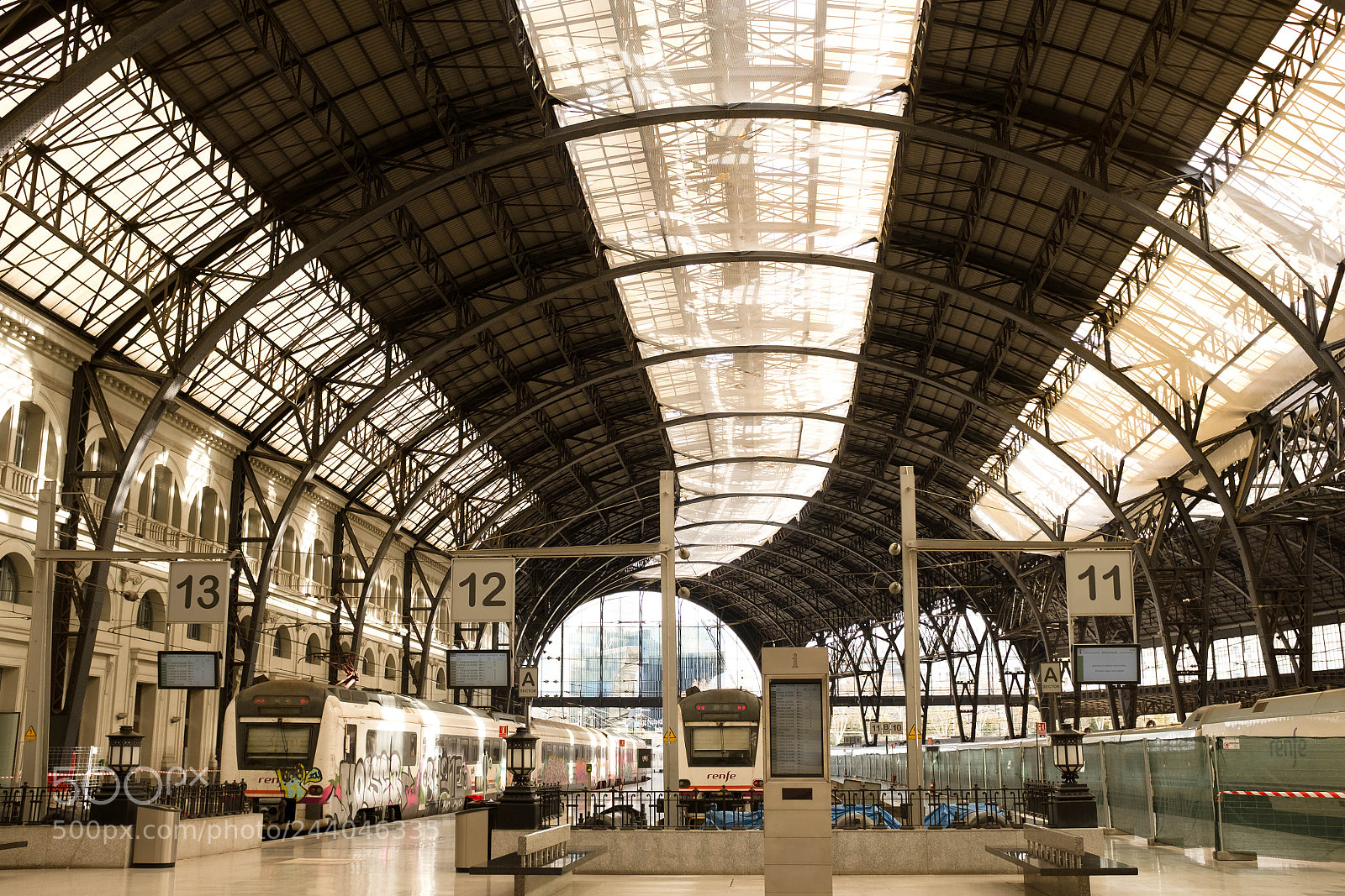 Fujifilm X100T sample photo. Station photography