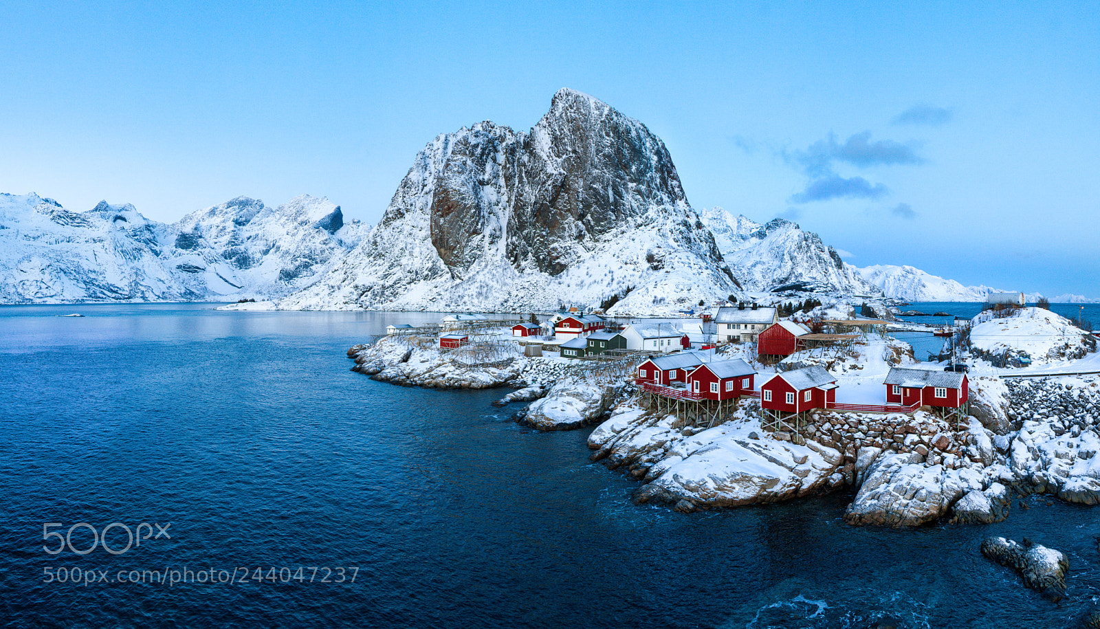 Canon EOS 7D Mark II sample photo. Hamnoy rorbuer photography