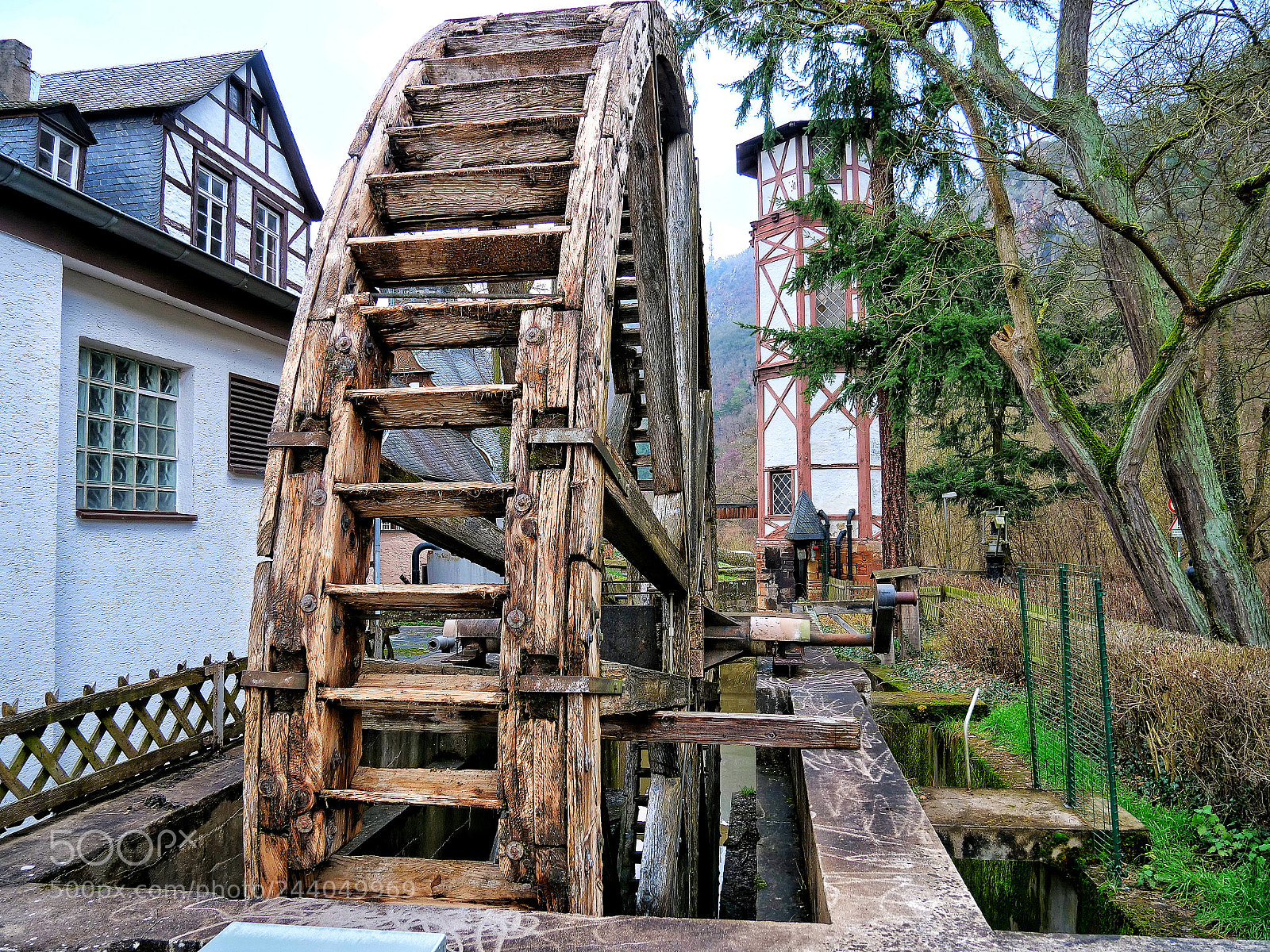 Panasonic Lumix DC-G9 sample photo. Waterwheel photography