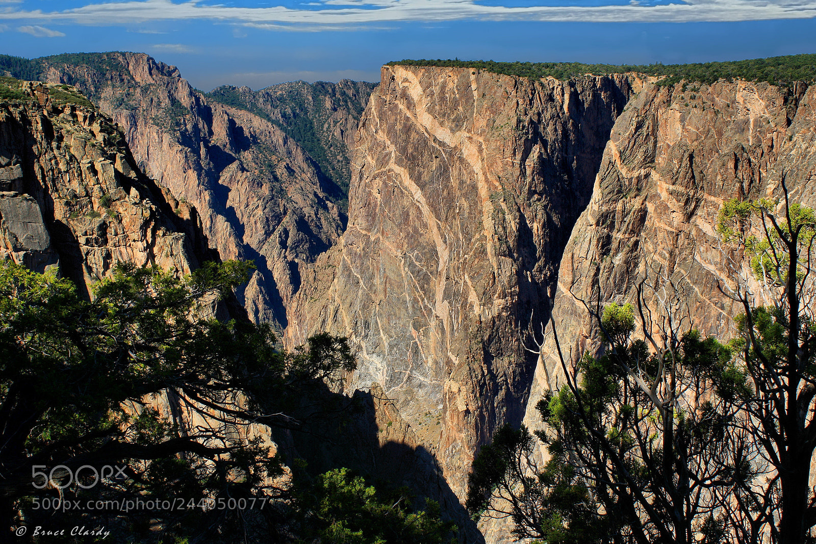 Canon EOS 1000D (EOS Digital Rebel XS / EOS Kiss F) sample photo. Pegmatite cliff photography