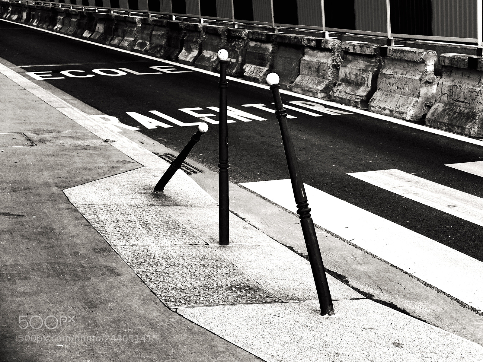Fujifilm X10 sample photo. Street lines photography