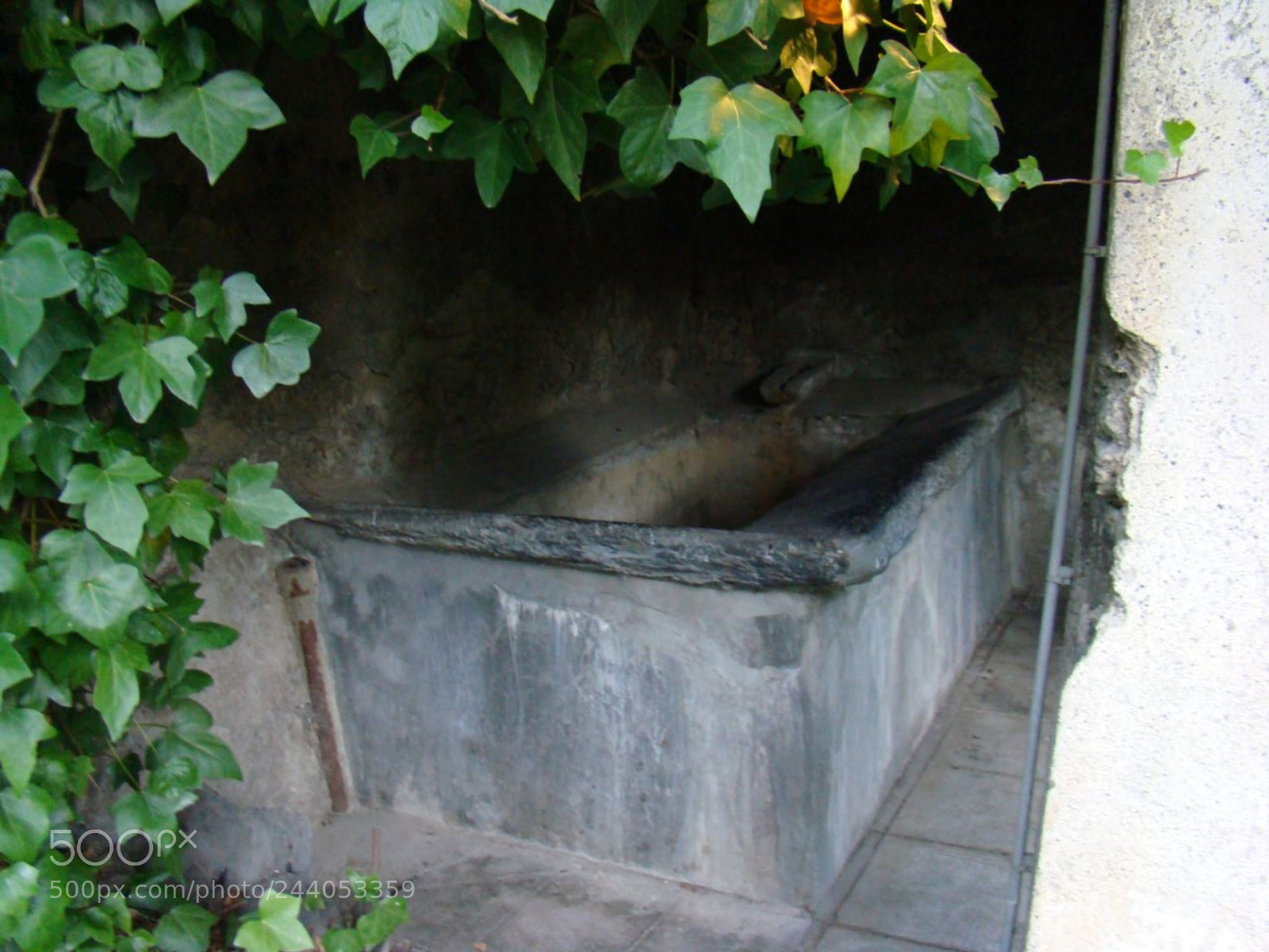 Sony DSC-H9 sample photo. Jacuzzi photography