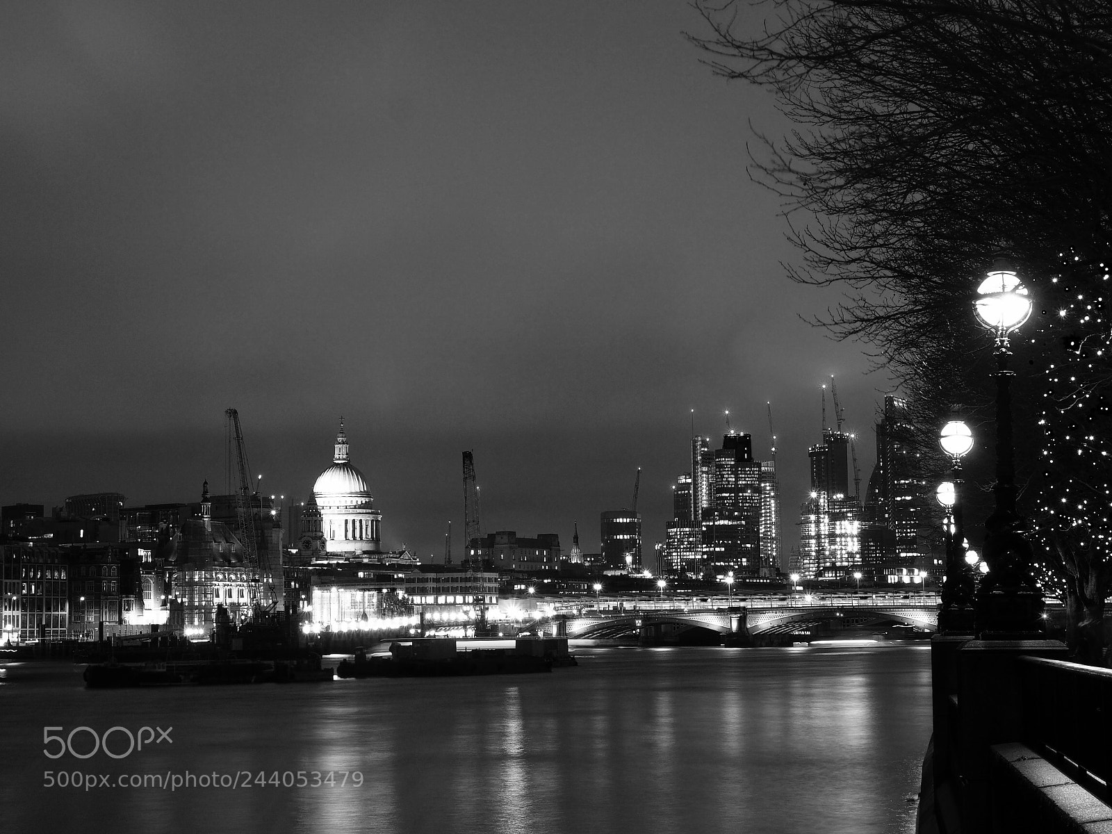 Olympus OM-D E-M5 II sample photo. Noir, london. photography