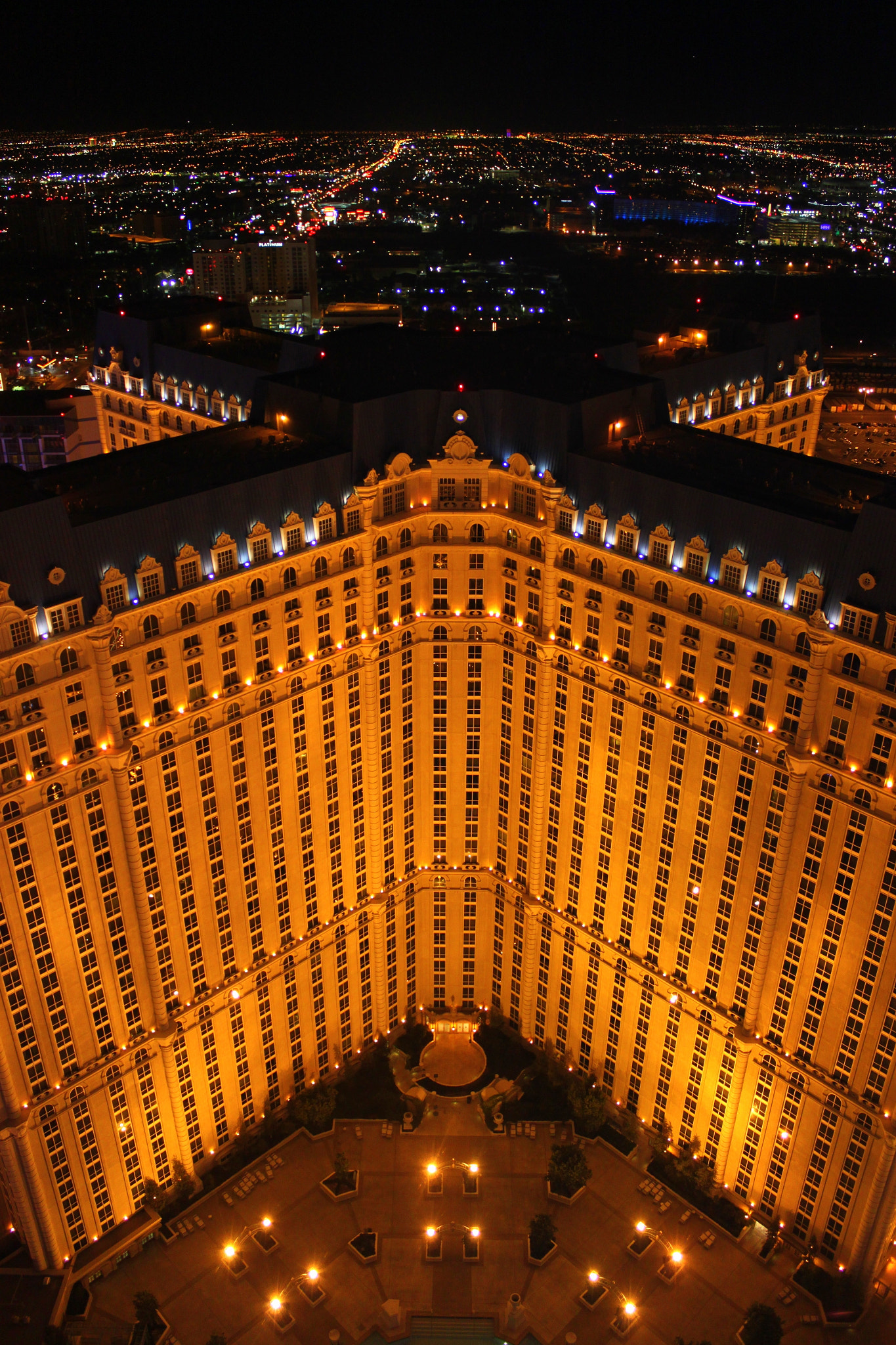 Canon EF-S 18-55mm F3.5-5.6 IS sample photo. Sin city... photography
