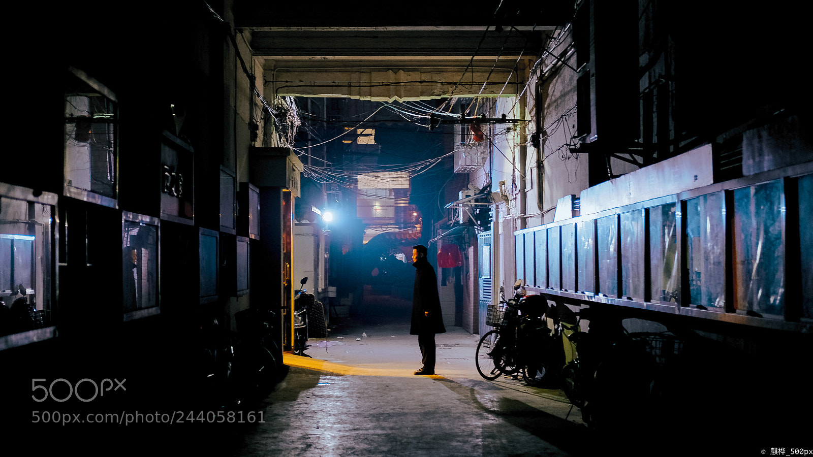 Fujifilm X-T2 sample photo. Shanghai night street stand photography