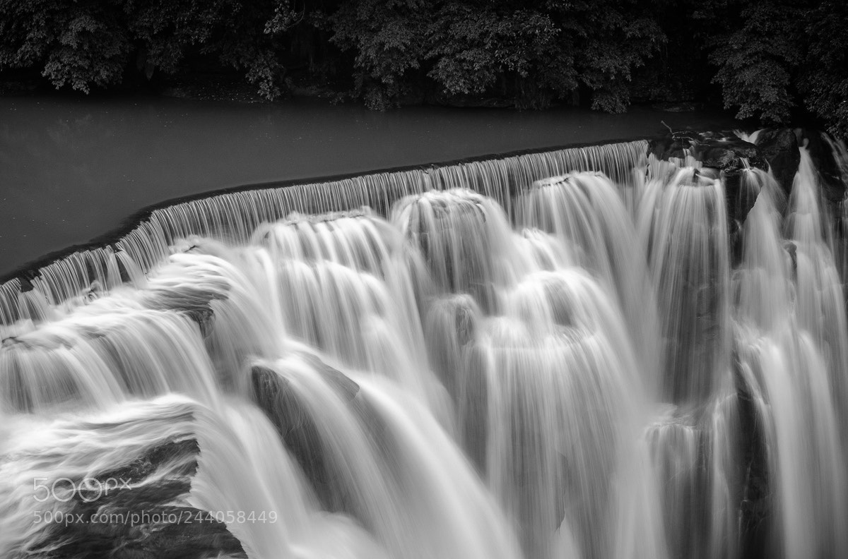 Fujifilm X-T2 sample photo. Shifen waterfall in b photography