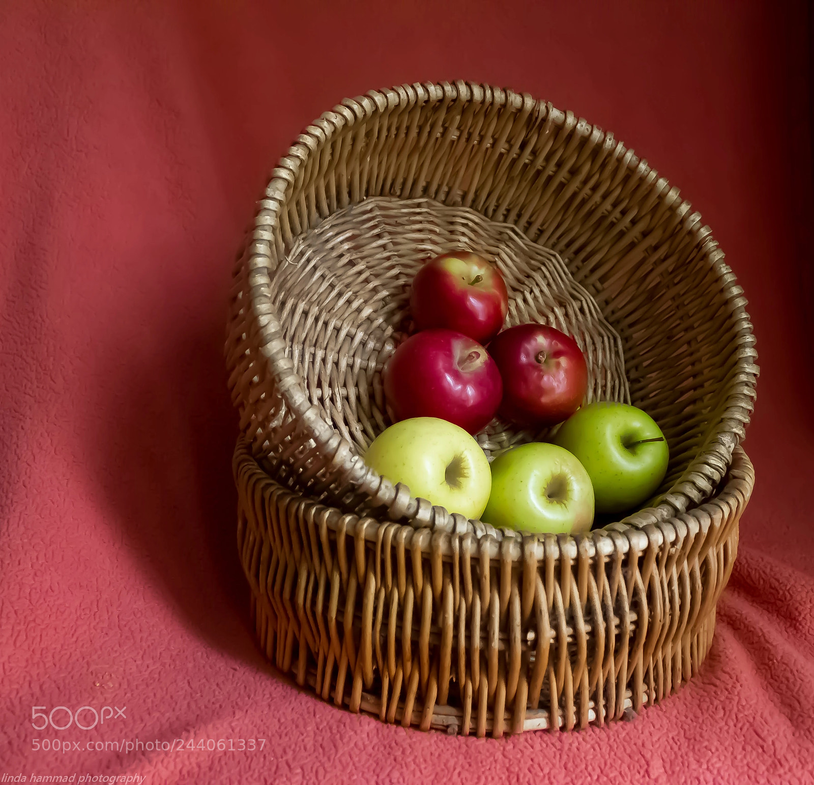 Canon EOS 550D (EOS Rebel T2i / EOS Kiss X4) sample photo. Apples photography