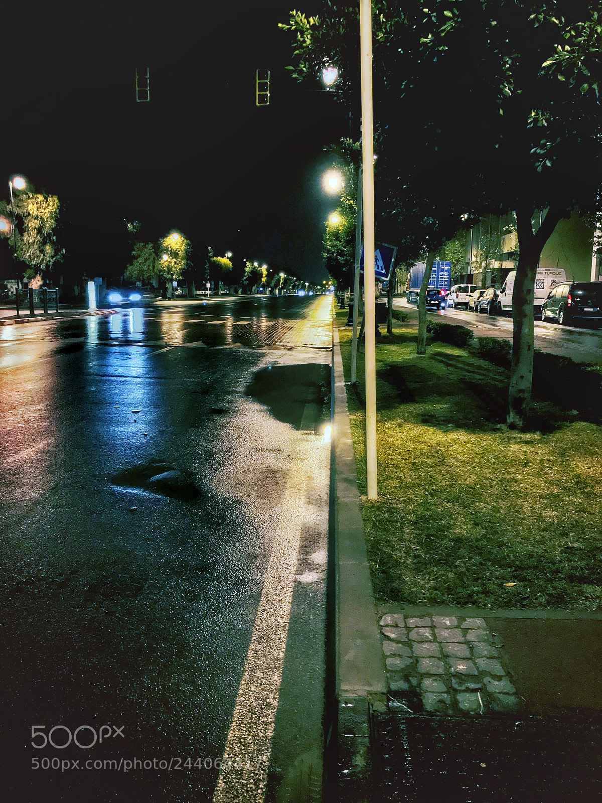 Apple iPhone 7 Plus sample photo. Street night photography