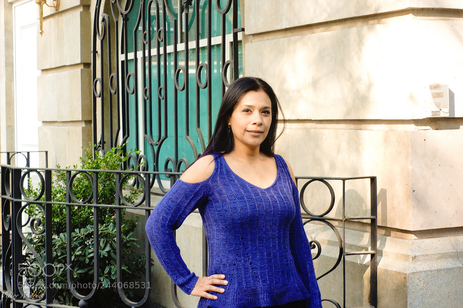 Sony SLT-A77 sample photo. Ericka en la banca photography