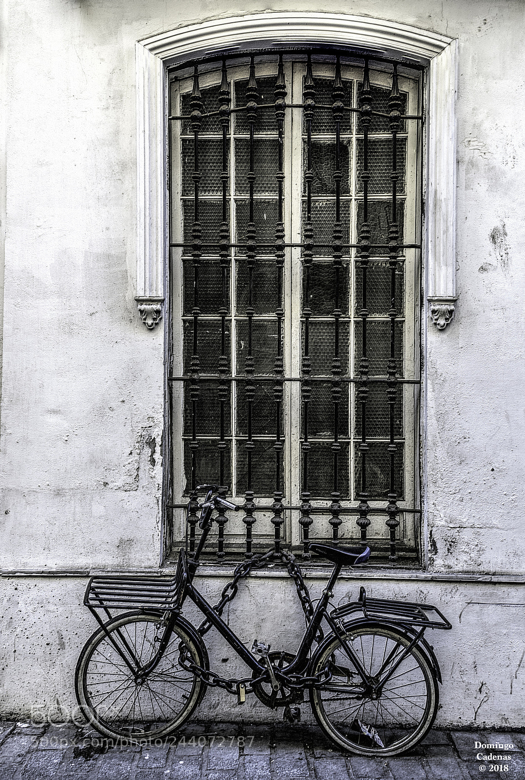 Olympus OM-D E-M10 II sample photo. La bici photography