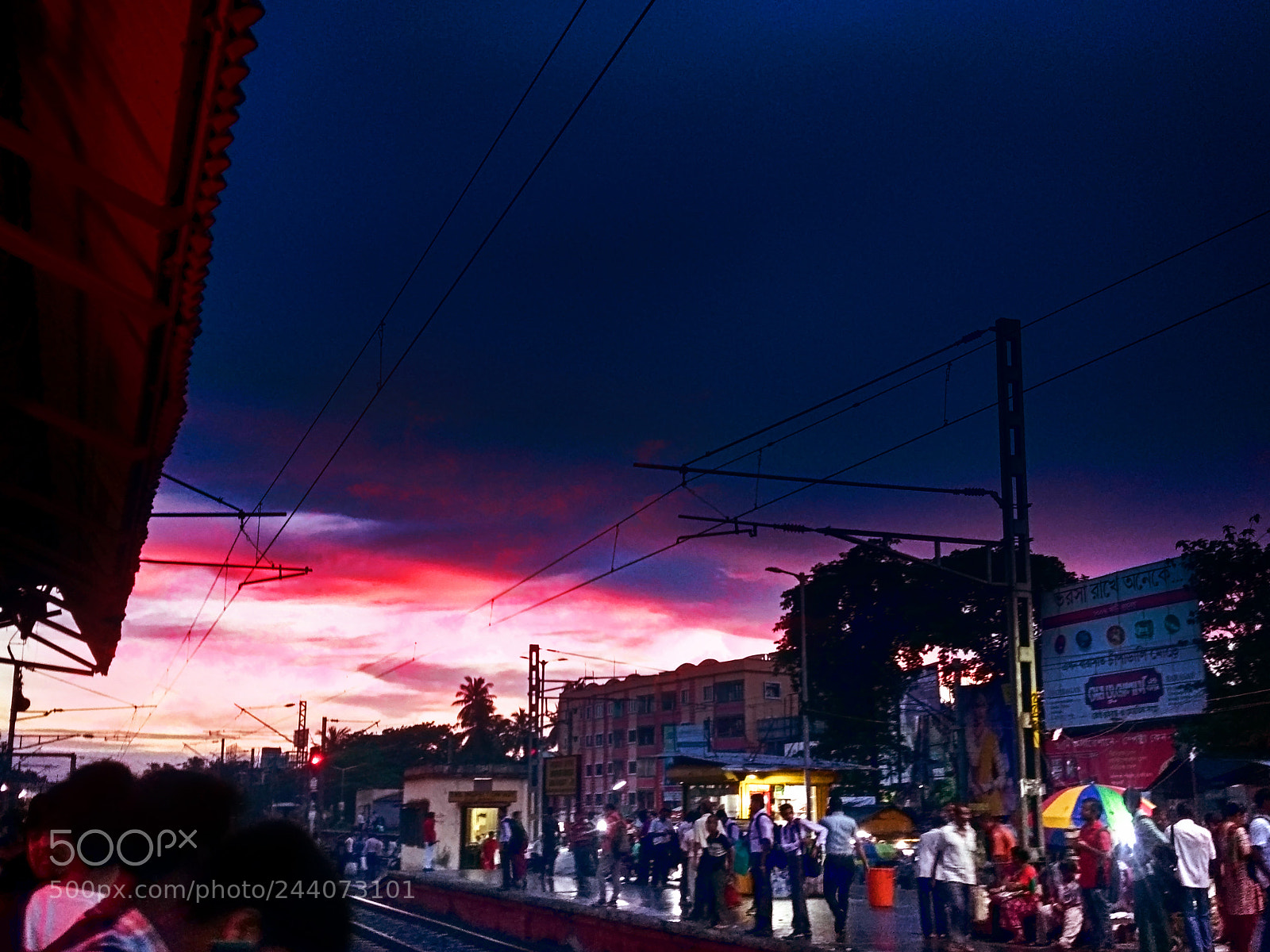 Motorola Moto G (4) sample photo. A busy railway stations photography