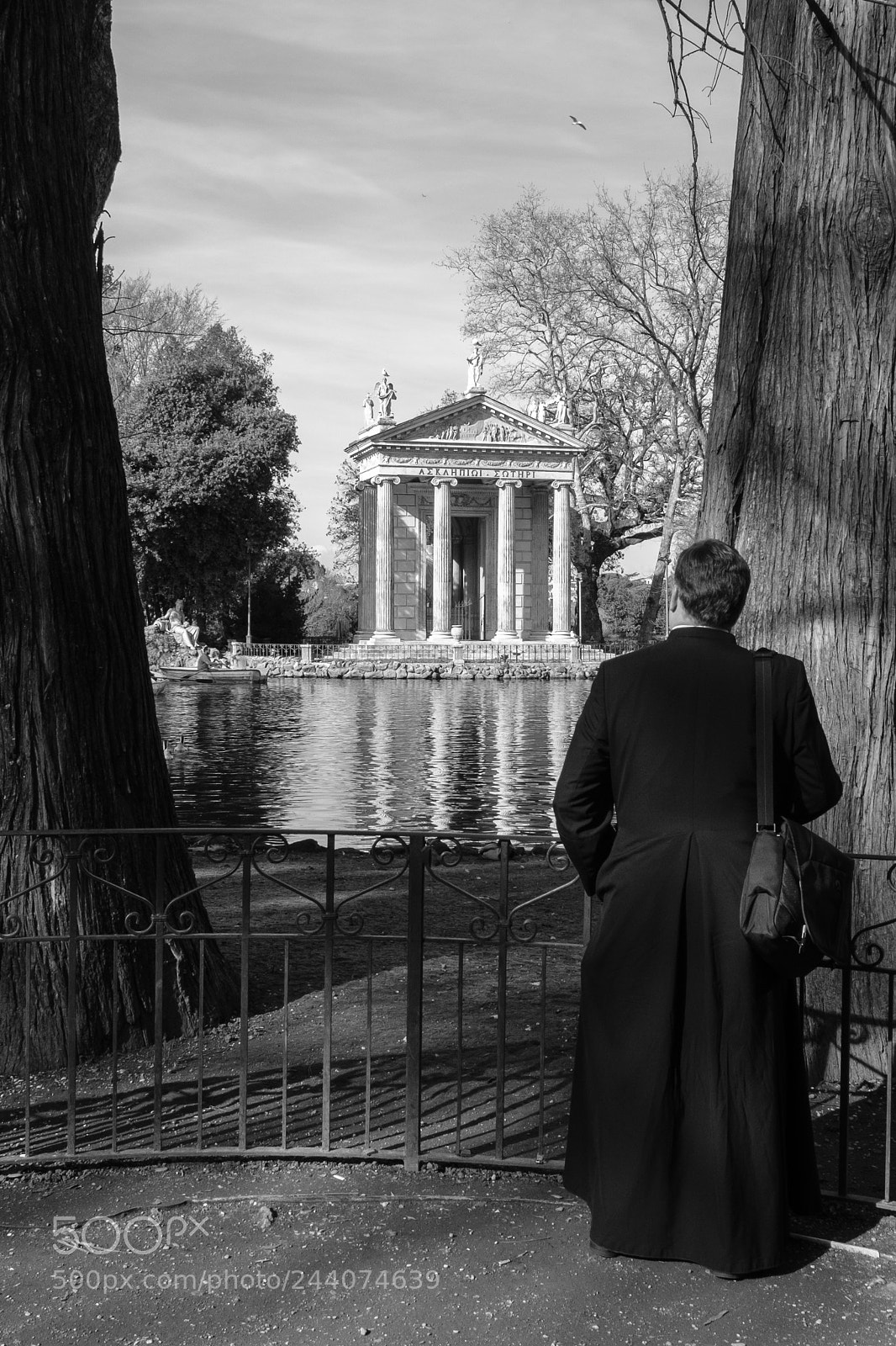 Fujifilm X-T20 sample photo. Villa borghese - priest photography