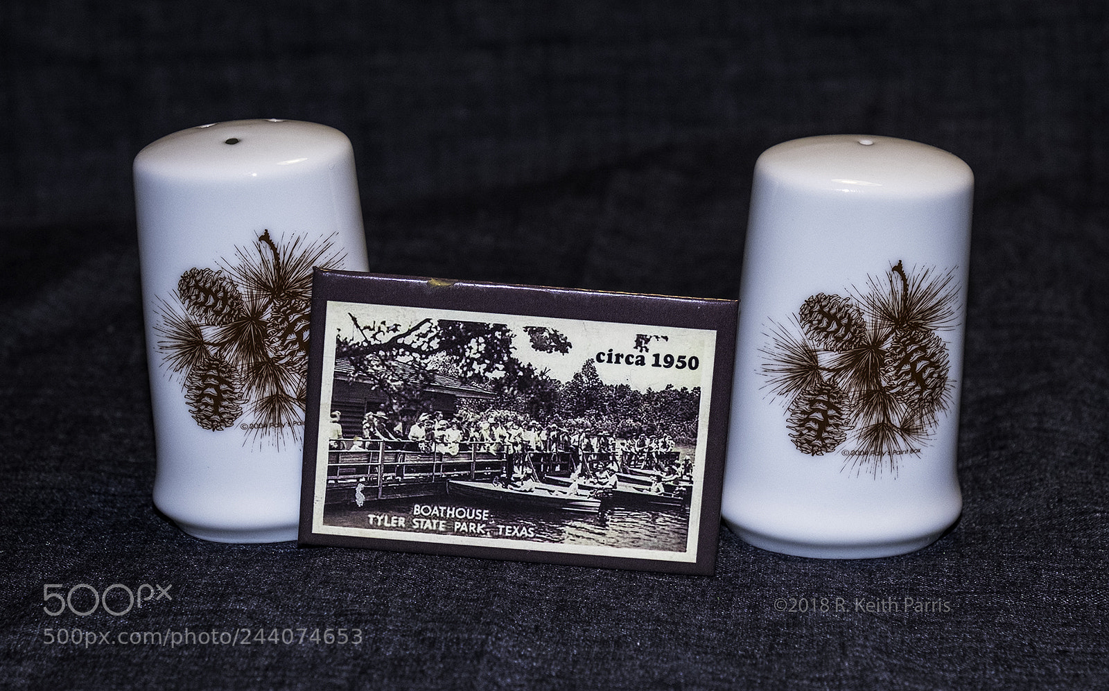Fujifilm X-T1 sample photo. Souvenirs salt pepper shakers photography