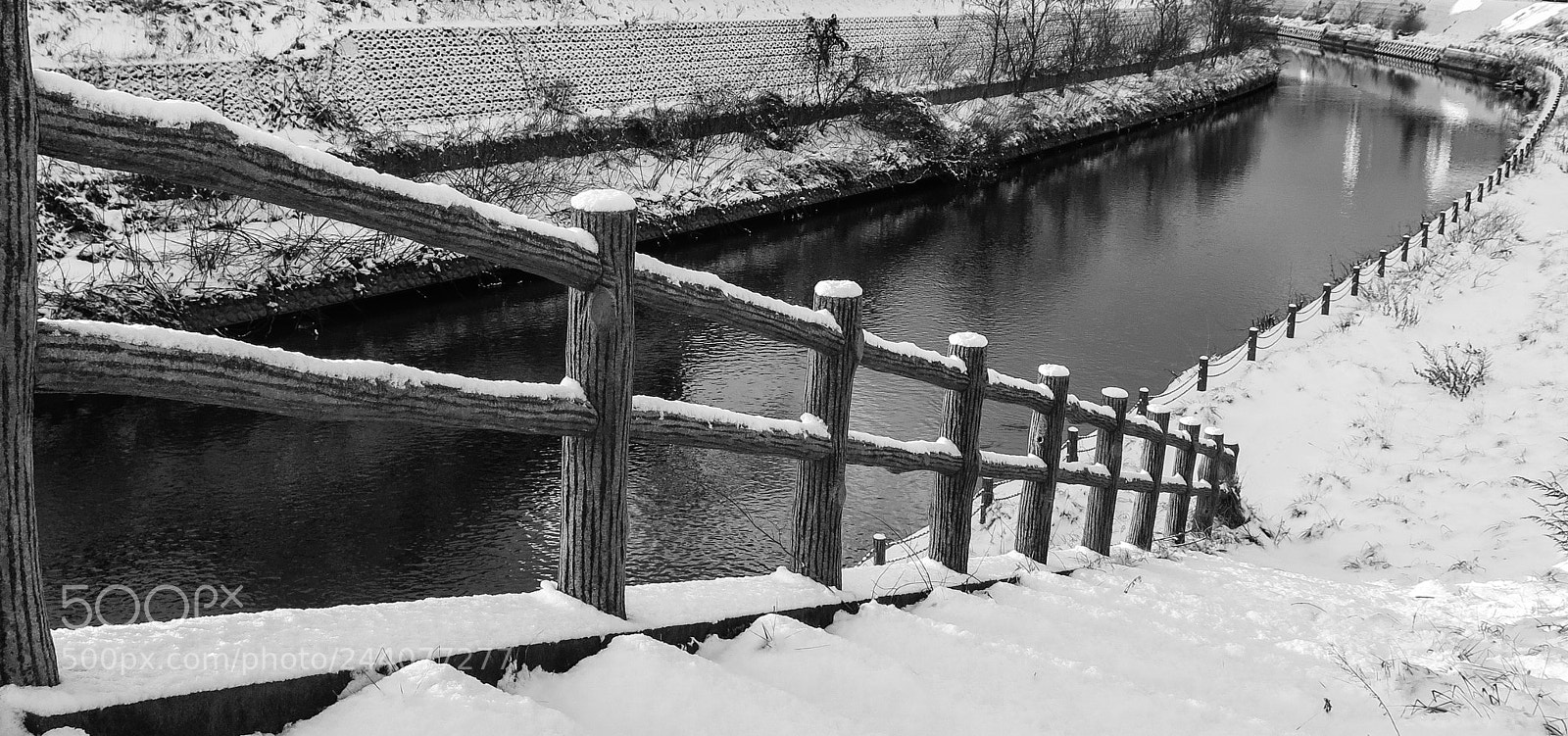 Canon PowerShot G16 sample photo. Railing b&w photography