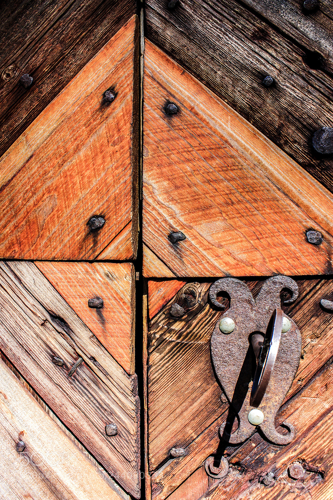Canon EOS 450D (EOS Rebel XSi / EOS Kiss X2) sample photo. Old wooden door with photography