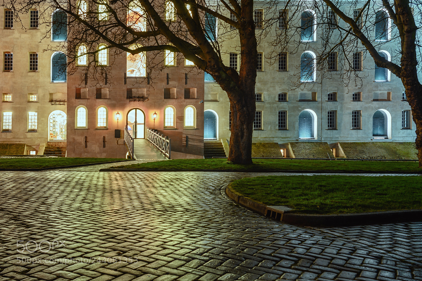 Nikon D7100 sample photo. Light in the windows photography