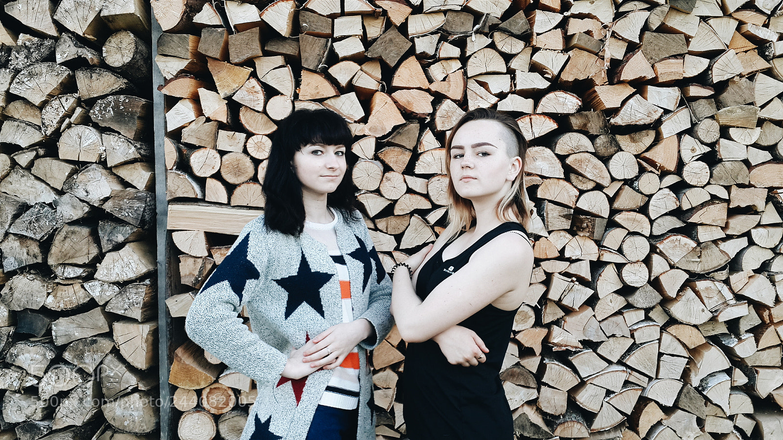 Samsung Galaxy S4 sample photo. Girls in the woods photography