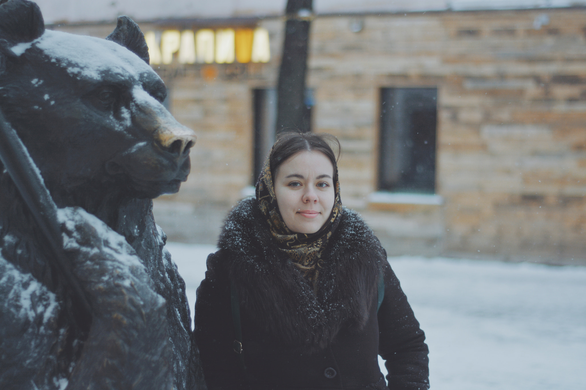 Nikon D7100 + Nikon AF Nikkor 50mm F1.8D sample photo. Girl and bear photography