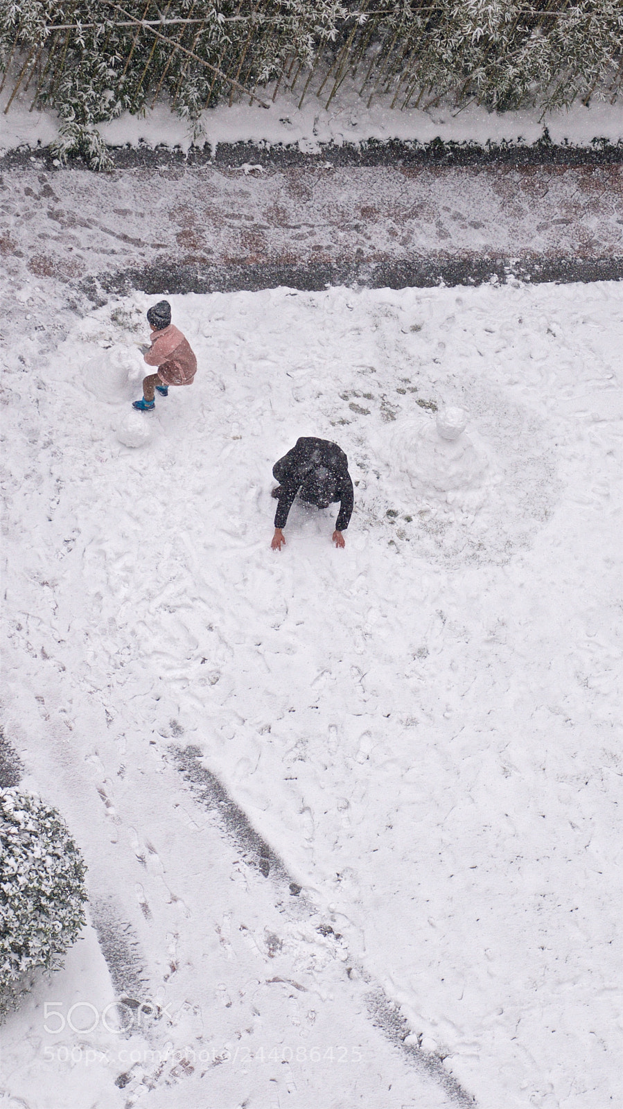Sony a7 sample photo. Making two snowmans photography