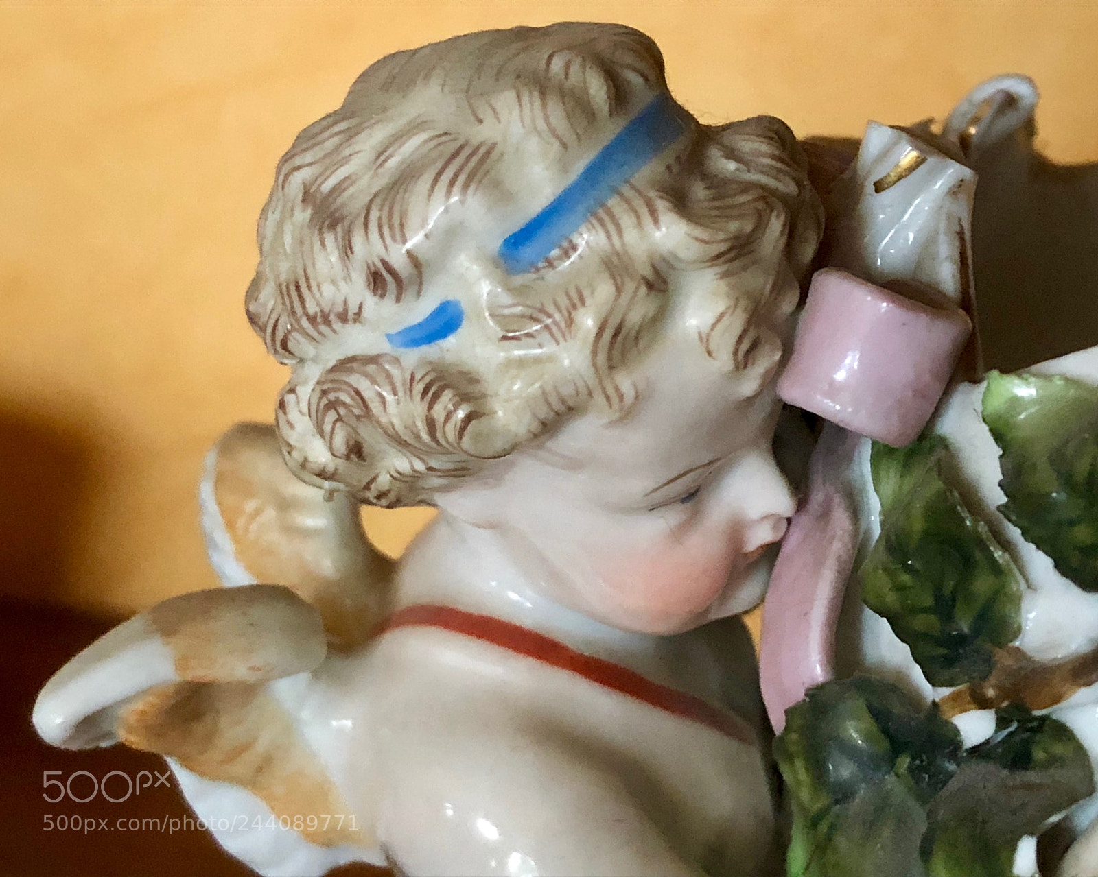 Apple iPhone 8 sample photo. Détails angelot meissen photography