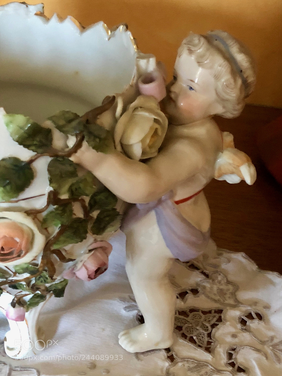 Apple iPhone 8 sample photo. Détails angelot meissen photography