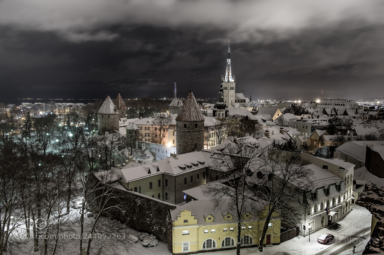 Fujifilm X-T10 sample photo. Tallinn old town and photography