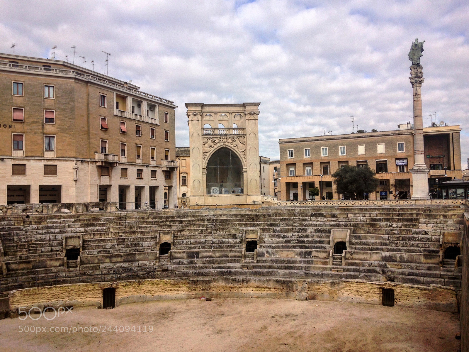 Apple iPhone 5c sample photo. Anfiteatro romano lecce photography