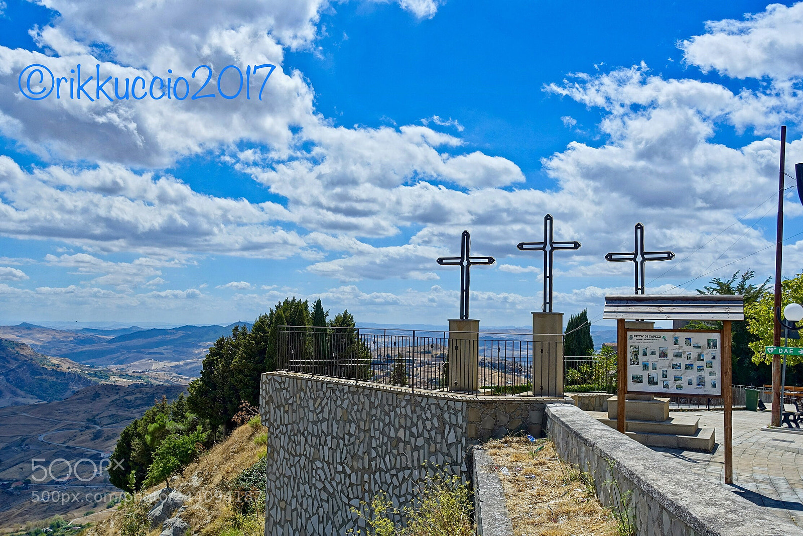 Sony Cyber-shot DSC-RX100 III sample photo. .. three crosses .. photography