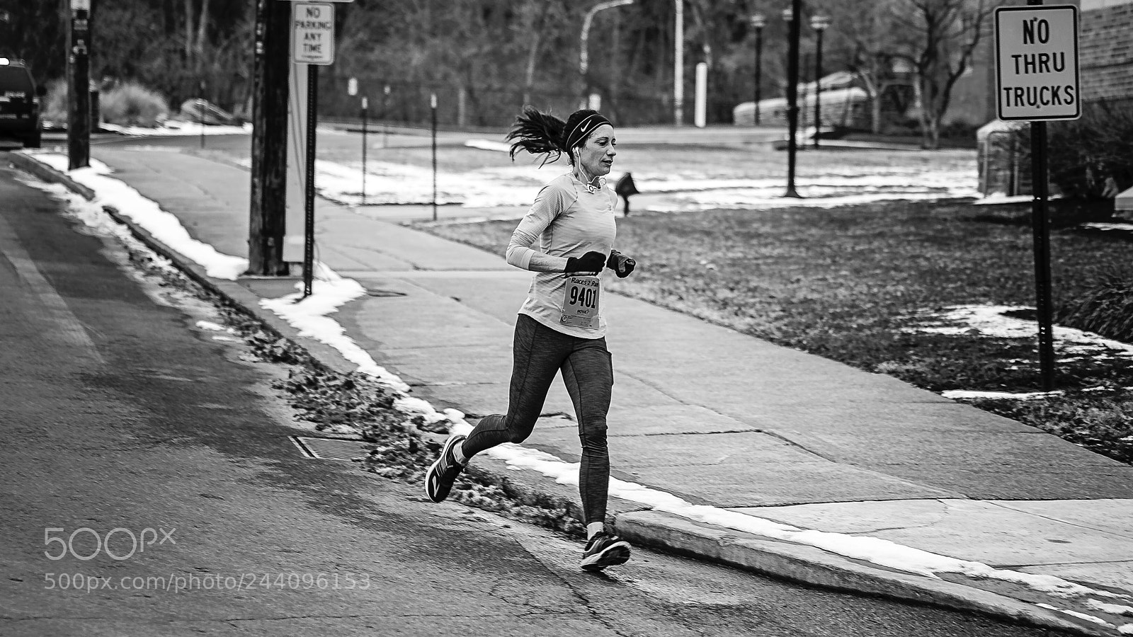 Nikon D4 sample photo. Lone runner photography