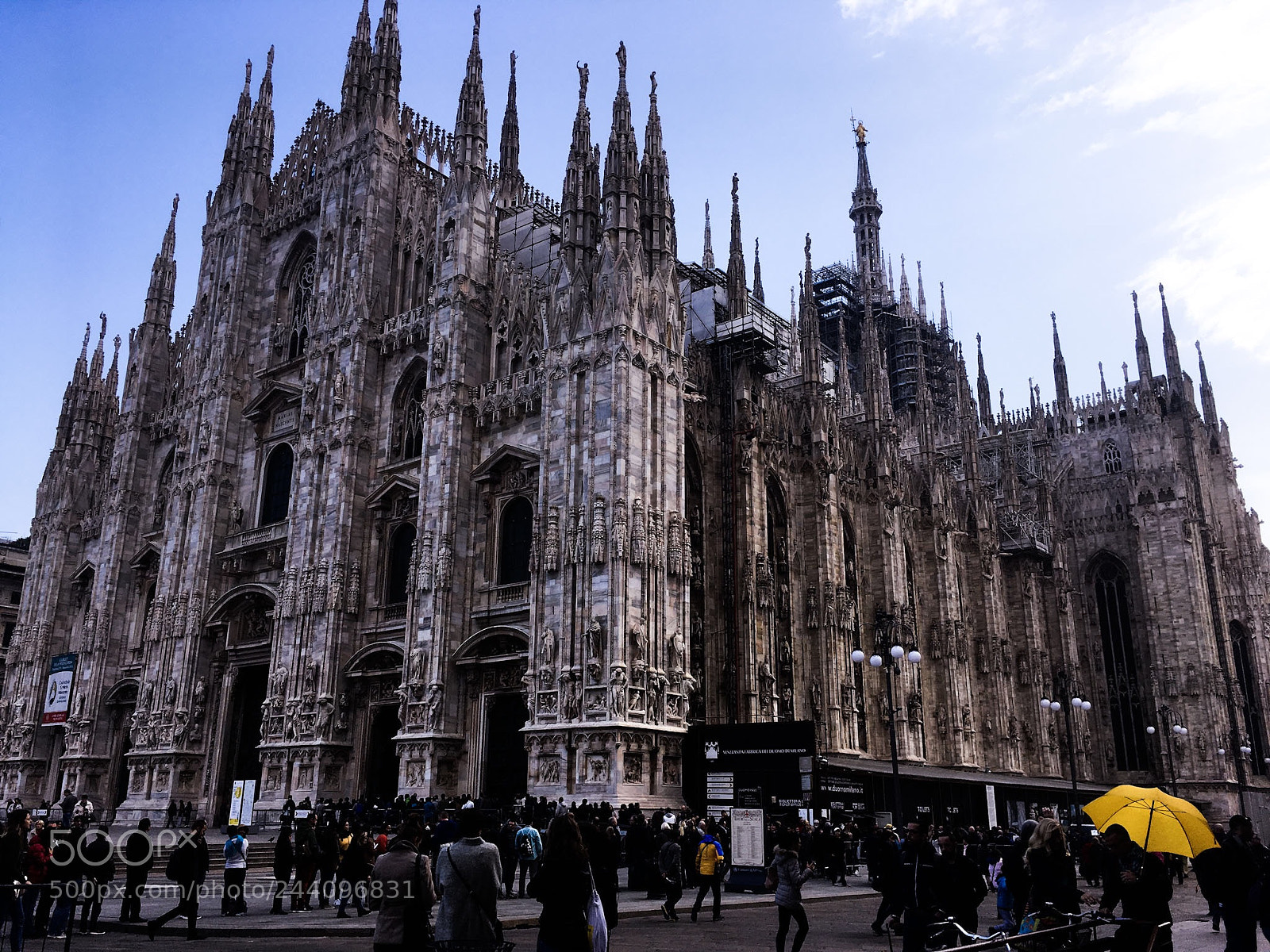 Apple iPhone SE sample photo. #milan #city photography