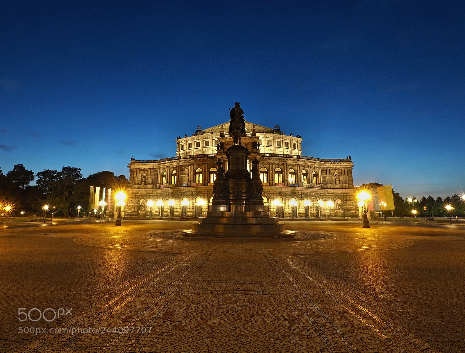 Olympus OM-D E-M10 sample photo. Dresden nights photography