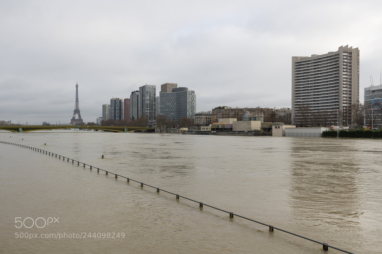 Canon EOS 100D (EOS Rebel SL1 / EOS Kiss X7) sample photo. Paris floods january 2018 photography
