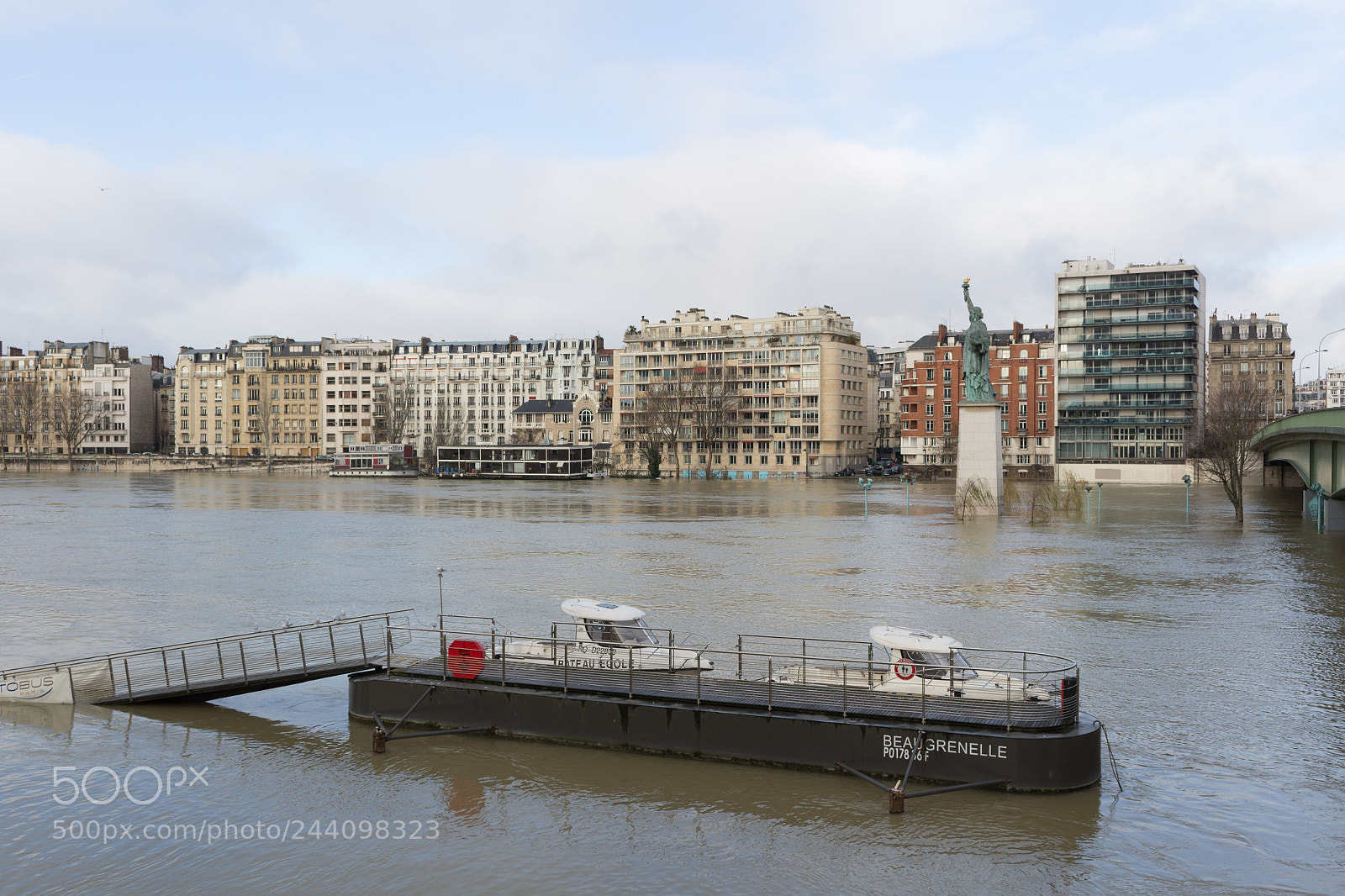 Canon EOS 100D (EOS Rebel SL1 / EOS Kiss X7) sample photo. Paris floods january 2018 photography