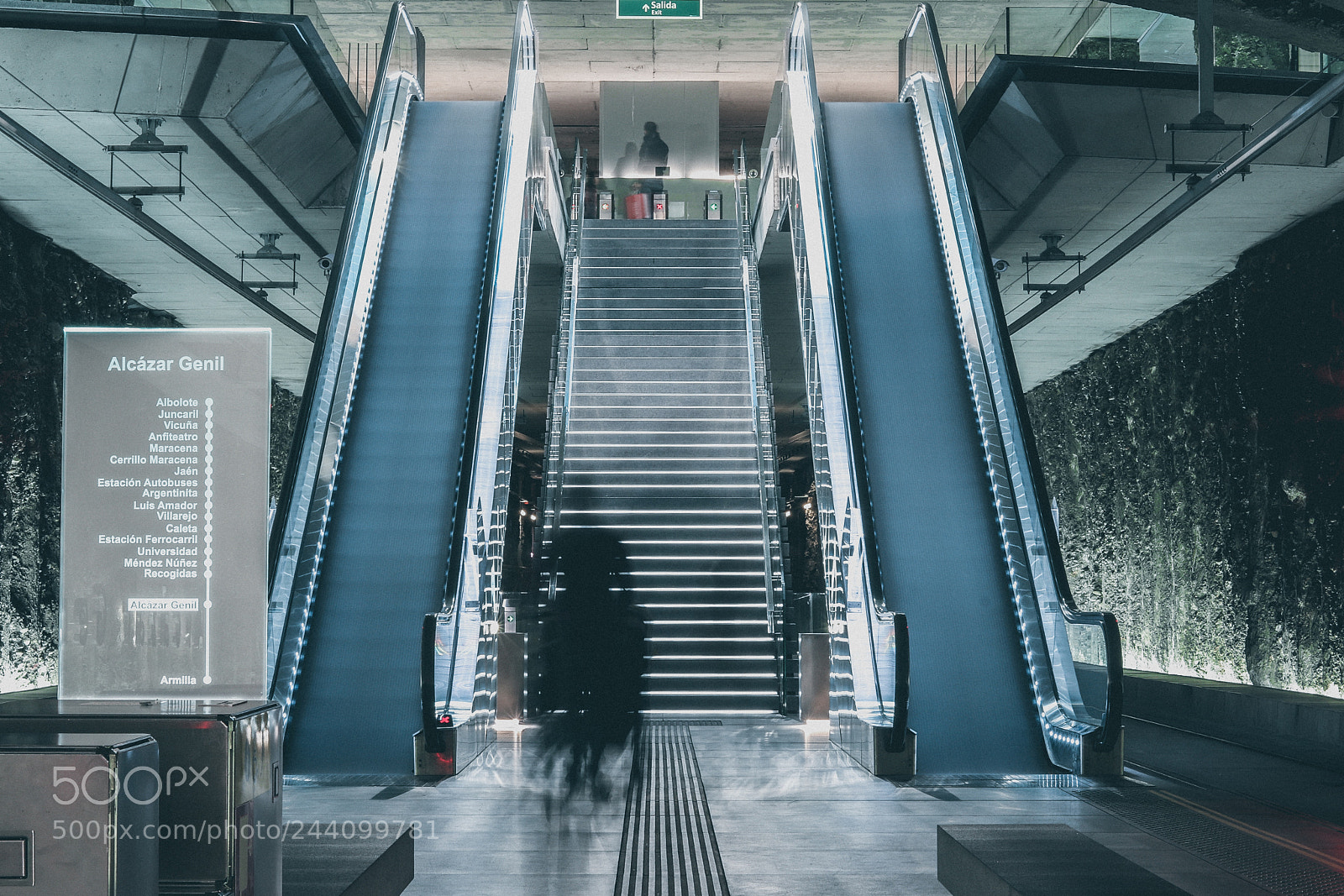 Canon EOS 77D (EOS 9000D / EOS 770D) sample photo. Escaleras photography
