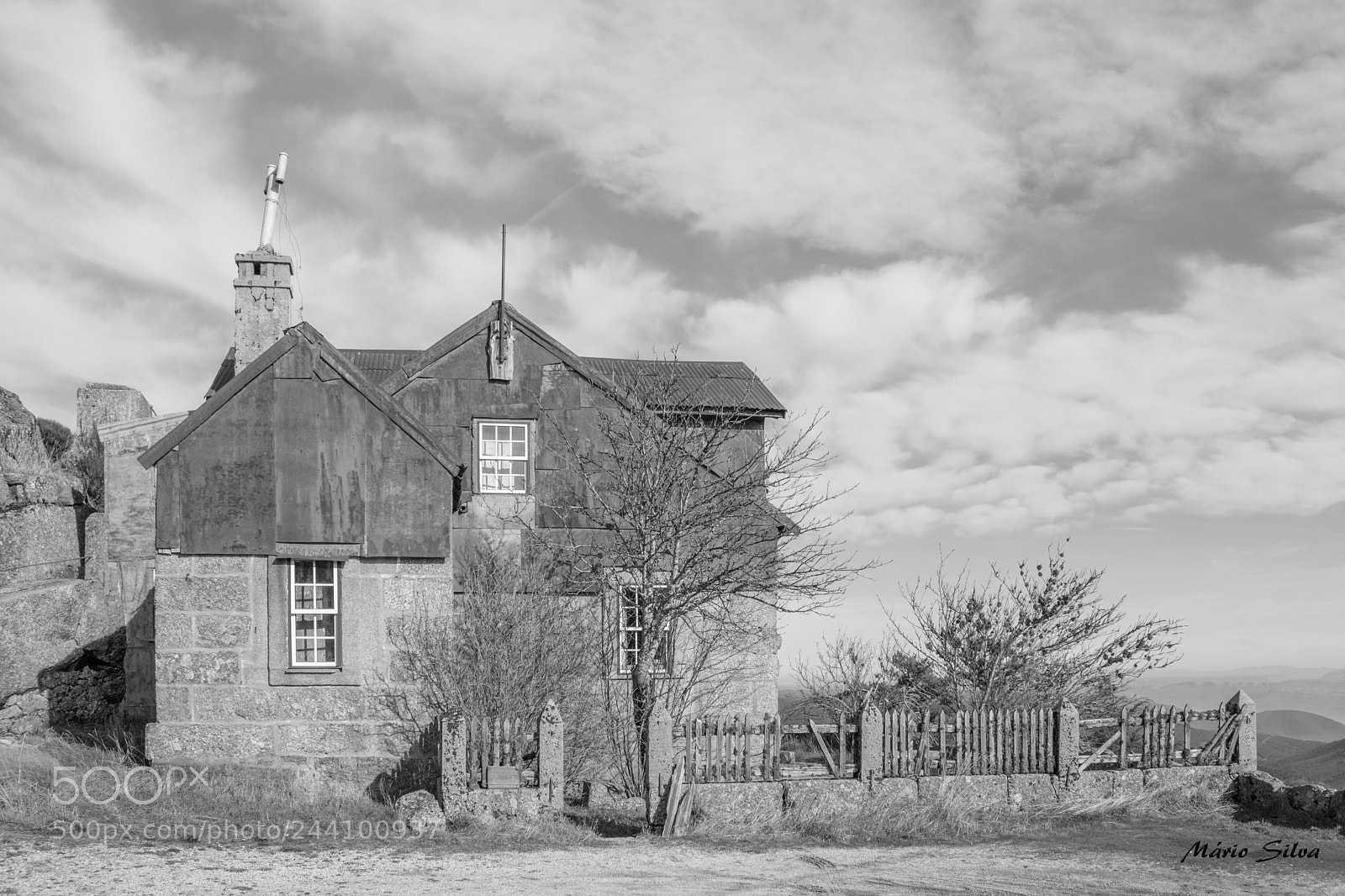 Canon EOS 77D (EOS 9000D / EOS 770D) sample photo. House photography