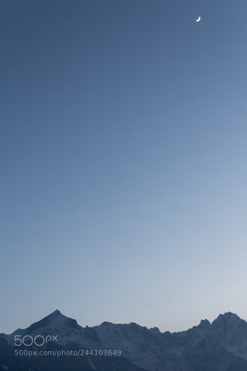Canon EOS 60D sample photo. Little moon photography