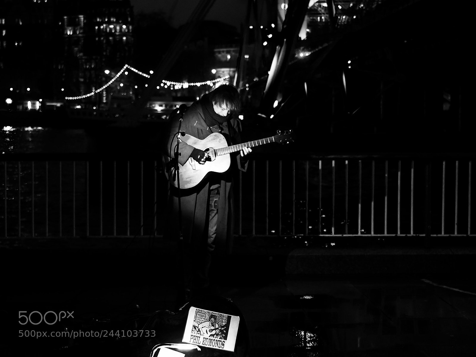 Olympus OM-D E-M5 II sample photo. Street musician, london. photography