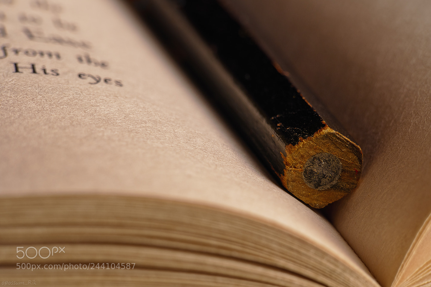 Panasonic Lumix DMC-FZ1000 sample photo. Old black pencil photography
