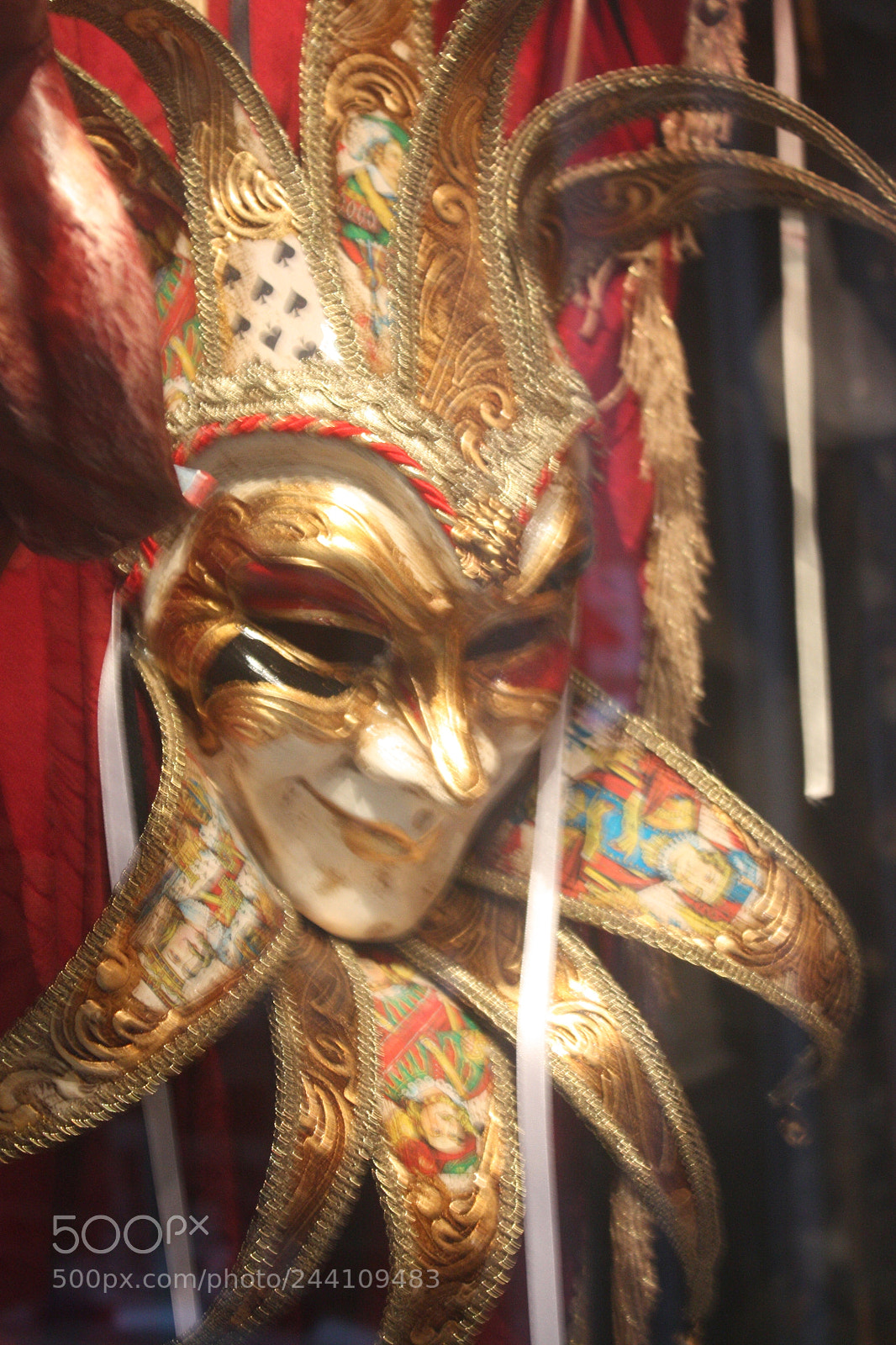 Canon EOS 450D (EOS Rebel XSi / EOS Kiss X2) sample photo. Even masks can smile photography