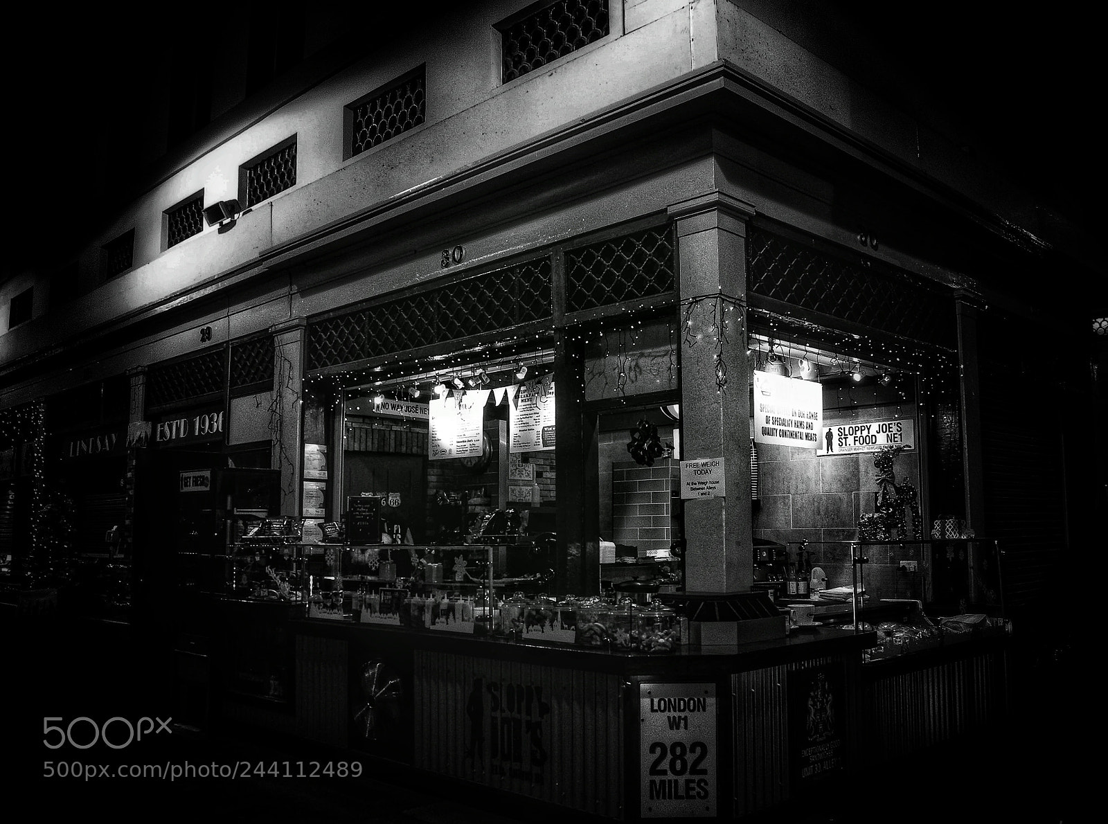 Olympus OM-D E-M10 II sample photo. Grainger market, newcastle photography