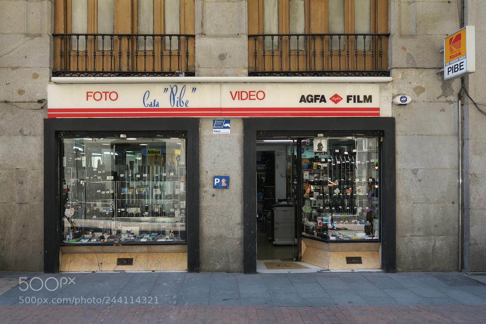 Canon PowerShot G7 X sample photo. Old photography shop, near photography
