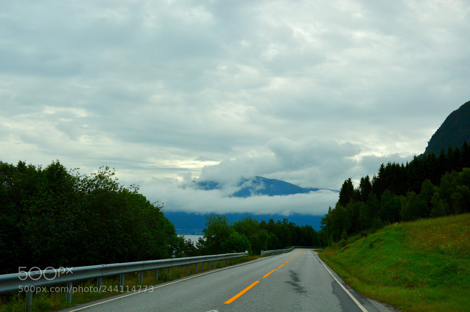 Nikon D3200 sample photo. Road, fog and mountains photography