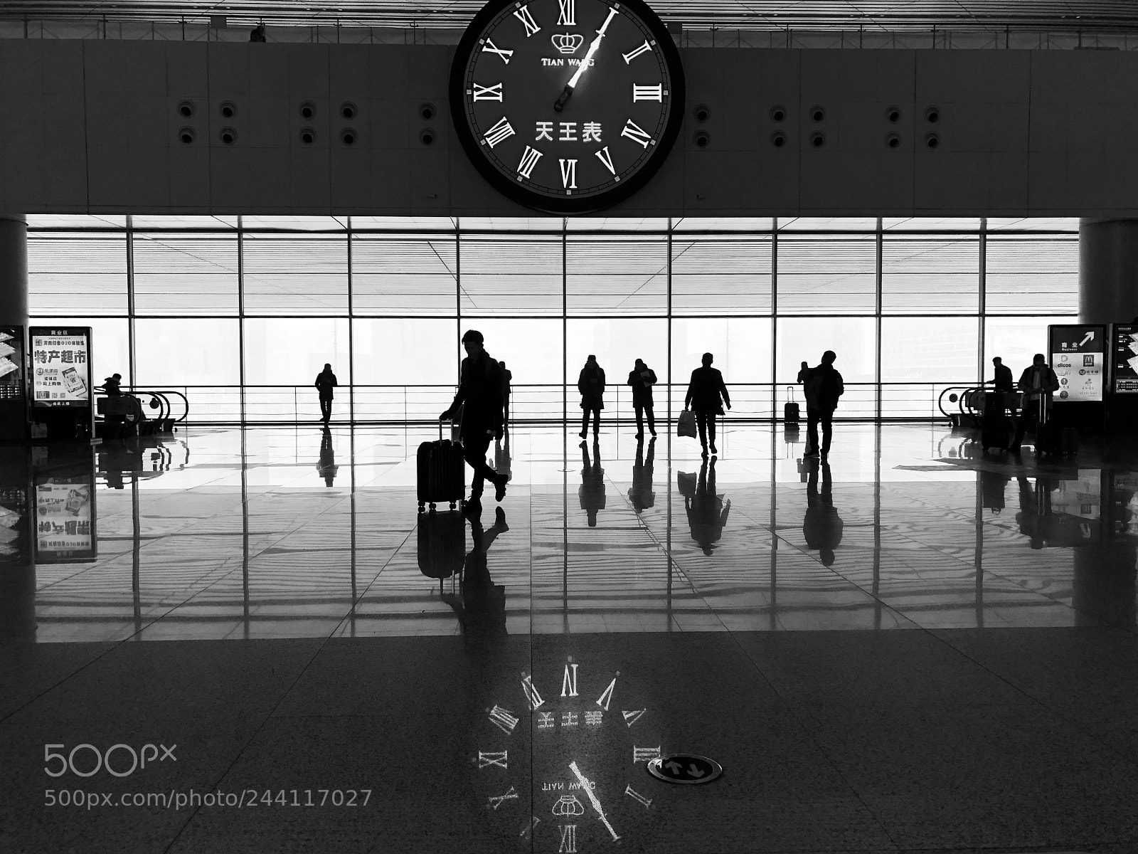 Apple iPhone X sample photo. Departure hall at high photography