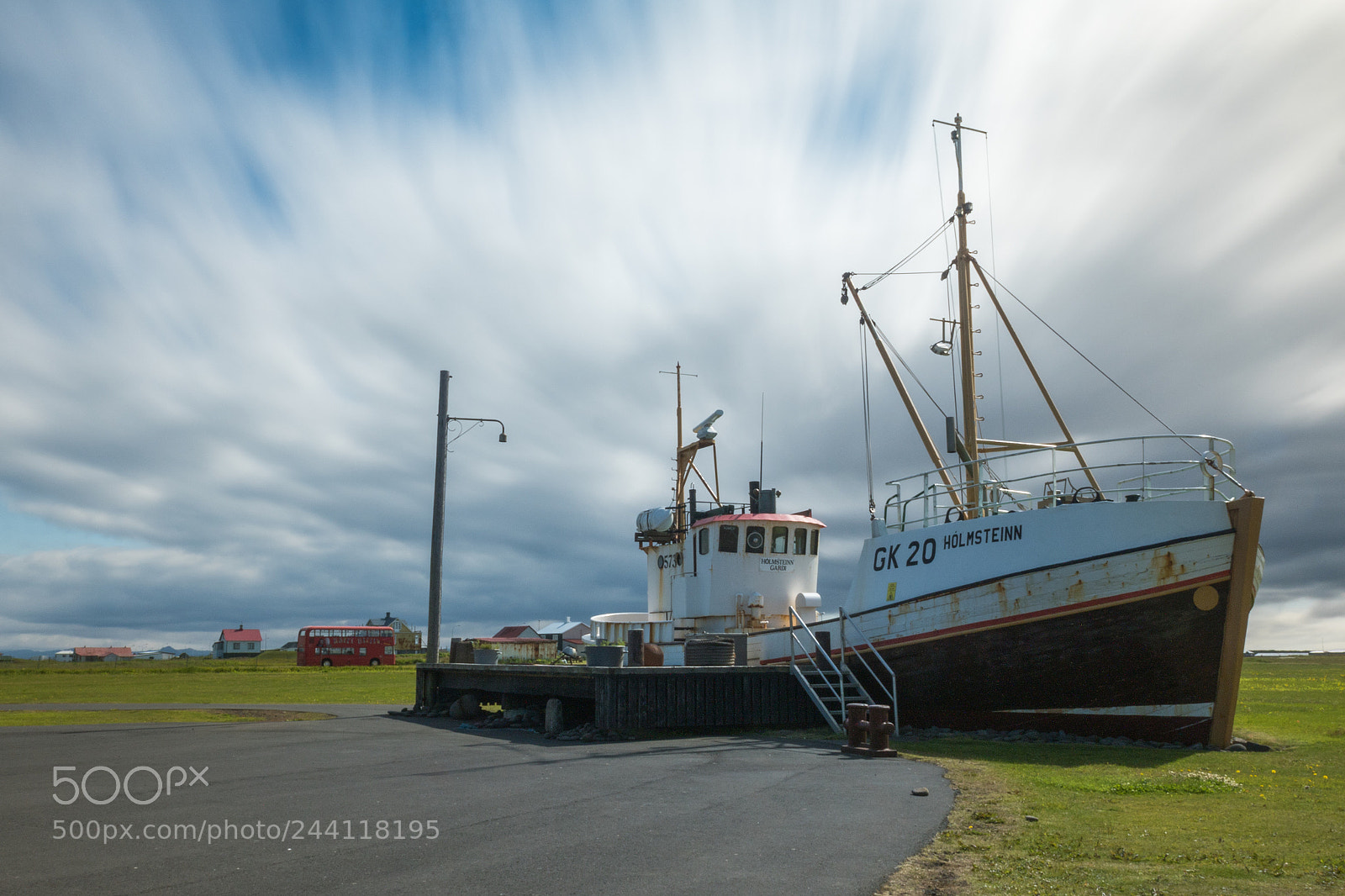 Olympus OM-D E-M5 II sample photo. Grounded vessel - gar photography