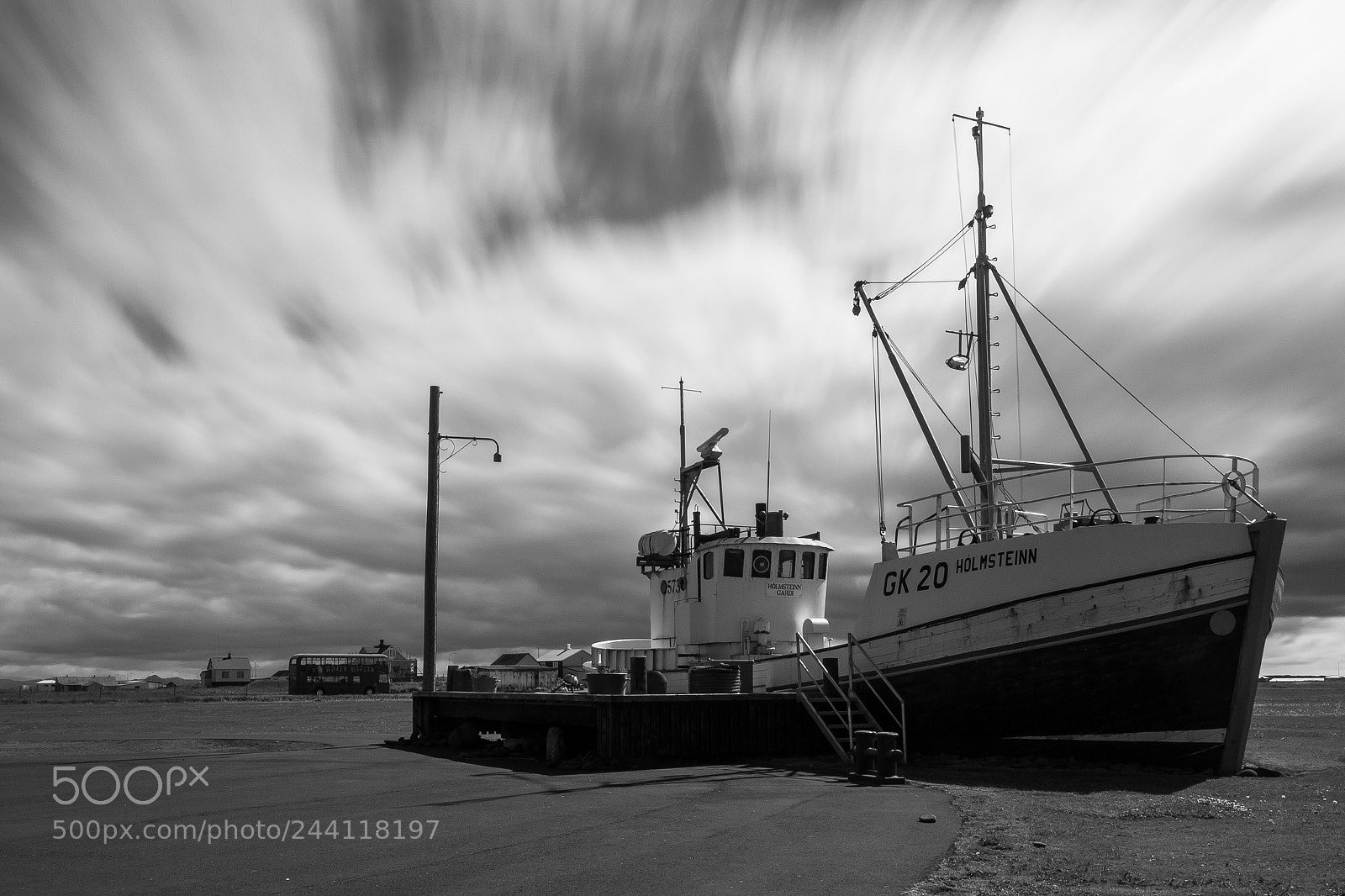 Olympus OM-D E-M5 II sample photo. Grounded vessel - gar photography
