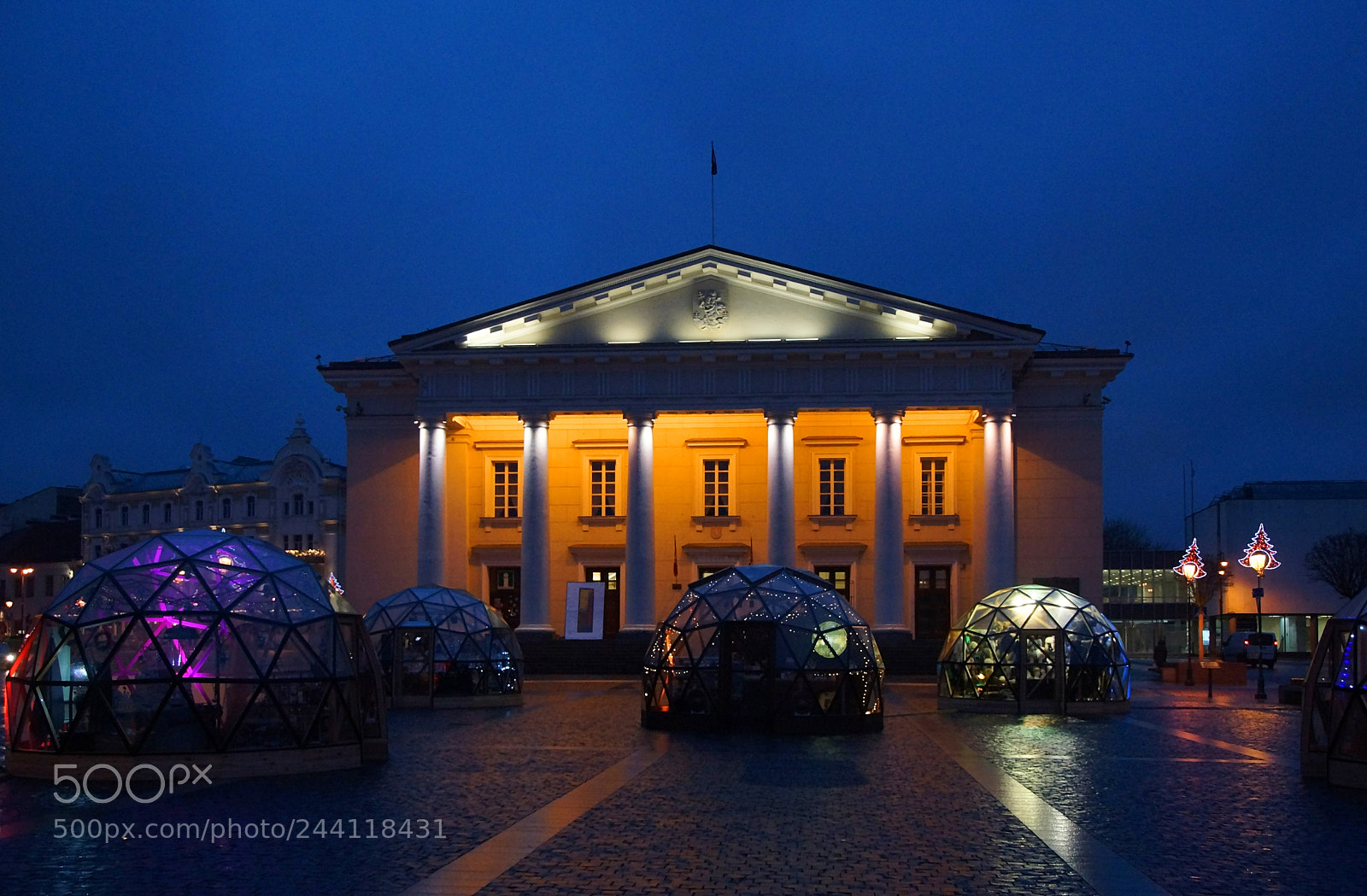 Sony SLT-A77 sample photo. Town hall square in photography
