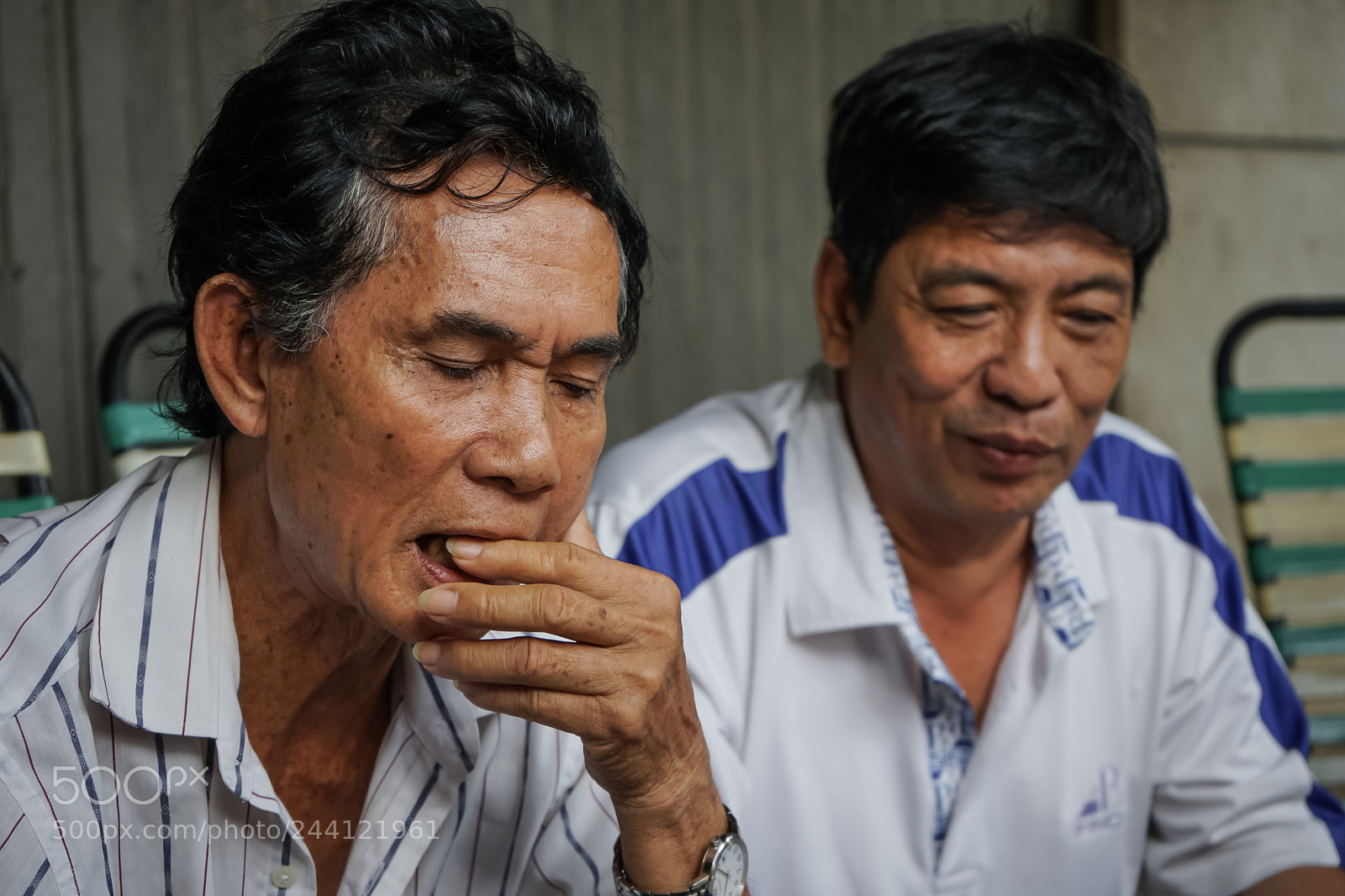 Sony a7 II sample photo. ... a conversation. photography