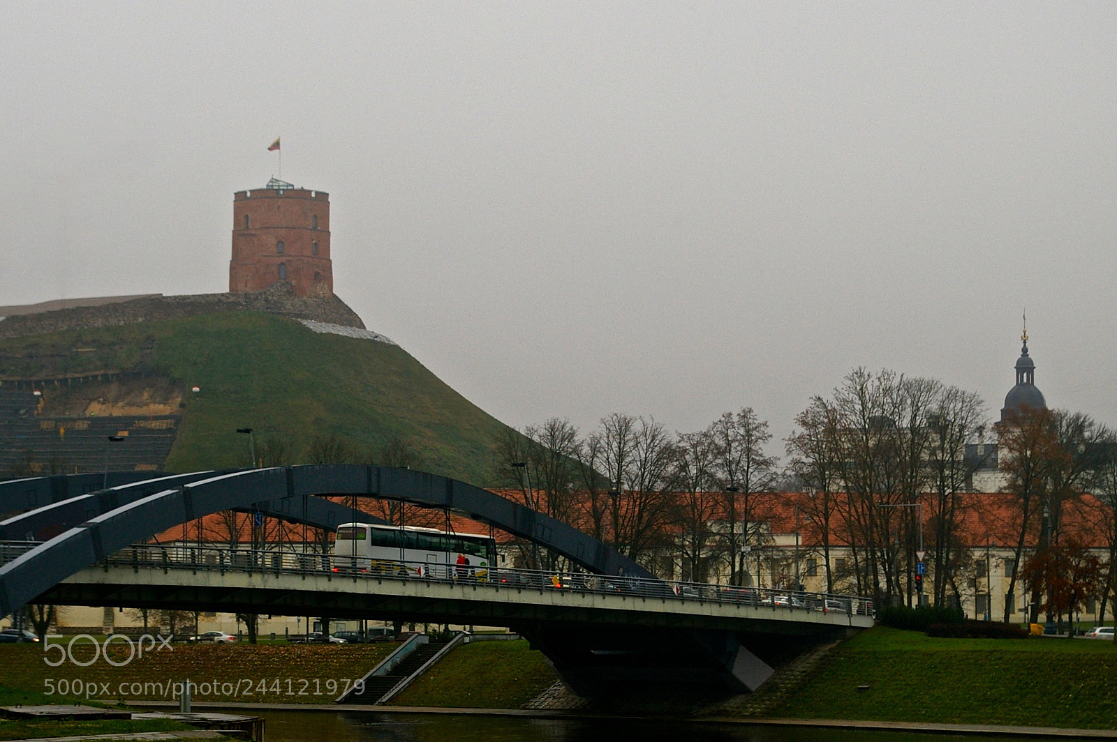 Pentax K100D sample photo. Vilnius castle photography