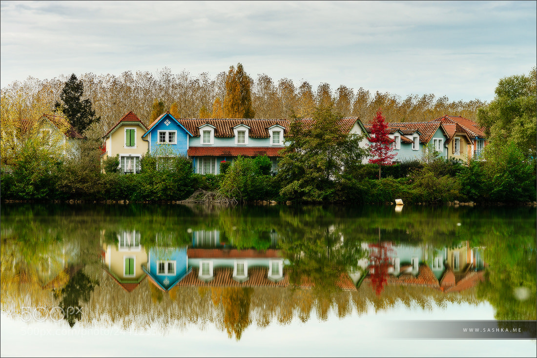 Sony Alpha a99 sample photo. Old resort houses reflection photography