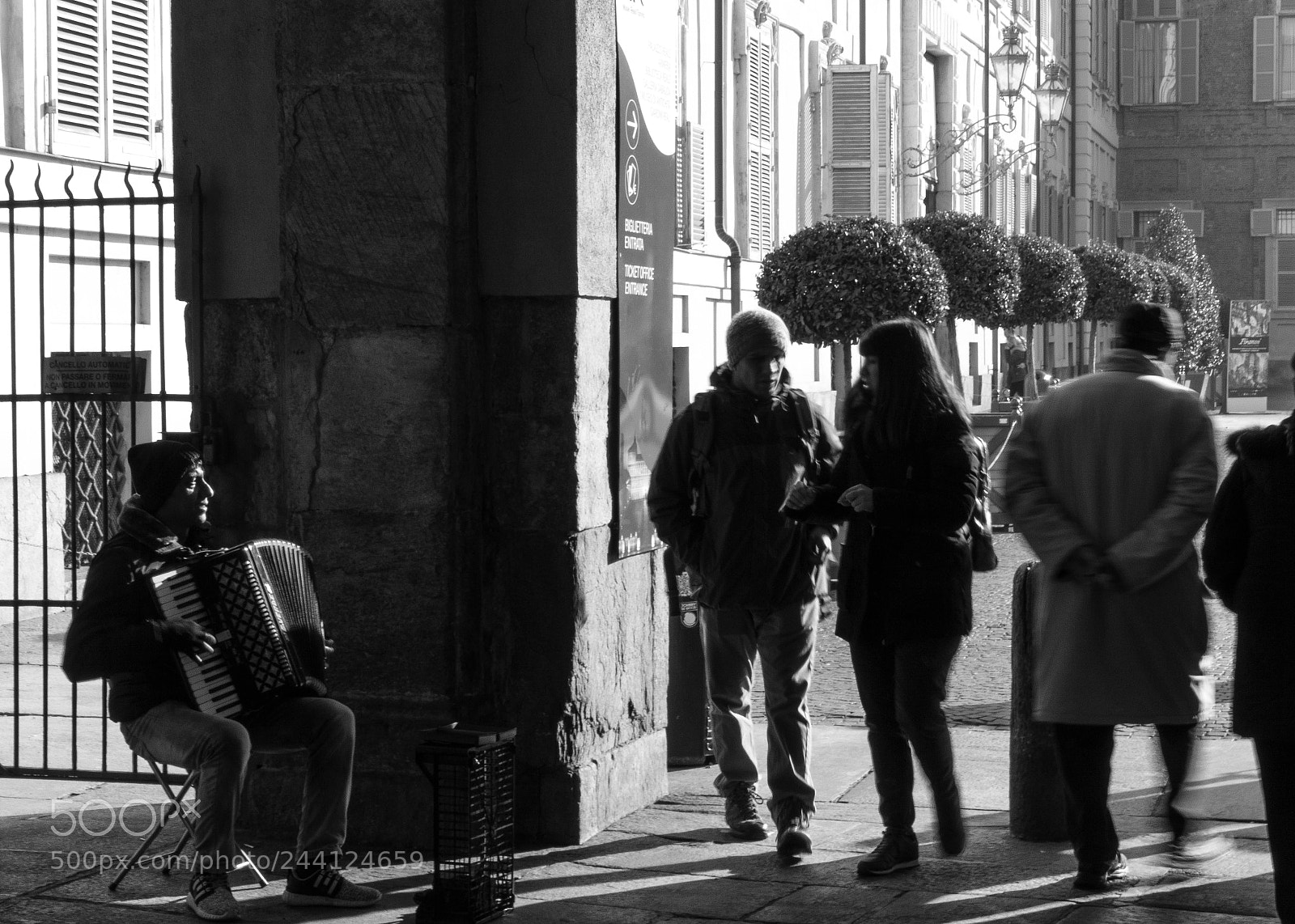 Nikon D3200 sample photo. Passing audience v.2 photography